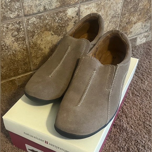 Naturalized Fadrina Slip On Taupe 9.5 M - Picture 1 of 4